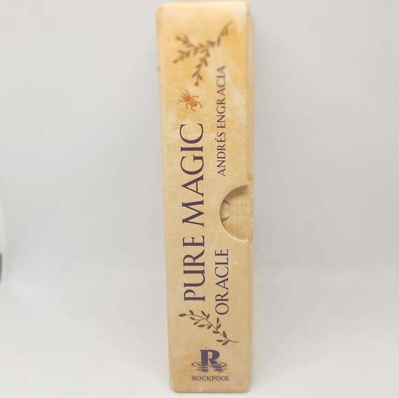 Pure Magic Oracle: Cards for Strength, Courage and Clarity by Andrés Engracia - Picture 4 of 9